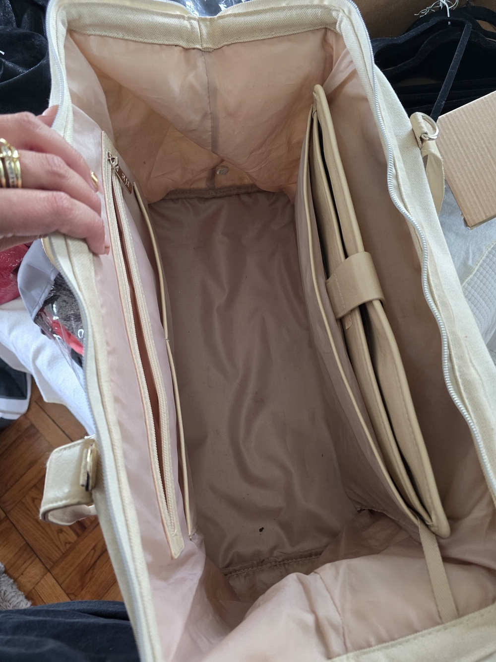 Beis Canvas Weekender Bag in Beige - Picture 5 of 7